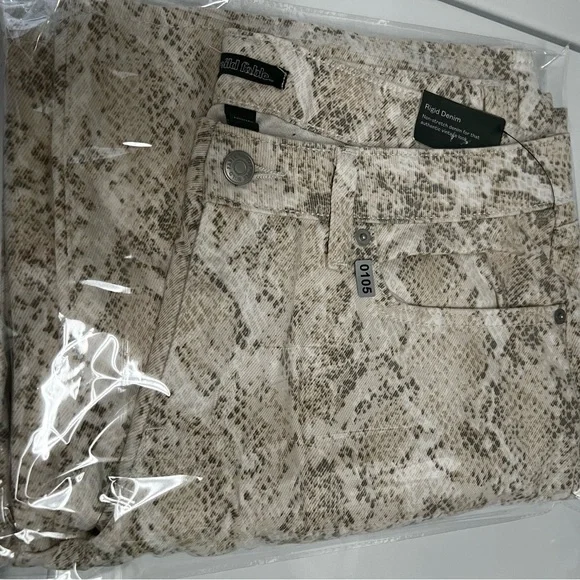 NWT Wild Fable Snakeskin Pattern Baggy Jeans- Size 10 - Picture 11 of 11